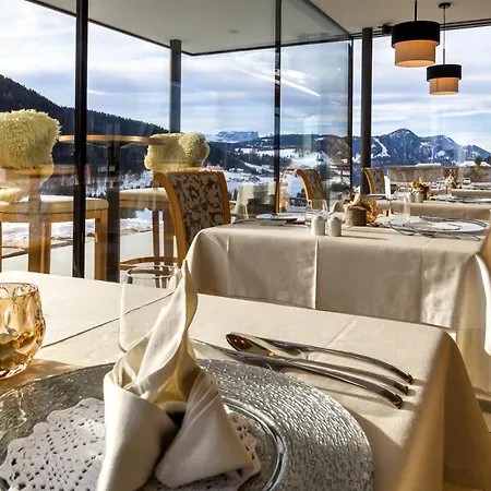 Otel Fanes 4*